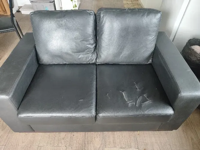 Sofá de Couro Preto