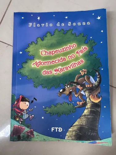 Livro Chapeuzinho adormecida no país das maravilhas 