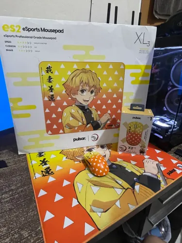 Kit Pulsar - Mousepad Zenitsu XL e Mouse Pulsar X2V2 mini Demon Slayer