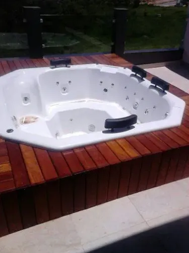 INSTALAÇÃO E ASSISTÊNCIA TÉCNICA DE BANHEIRA DE HIDROMASSAGEM E SPA 