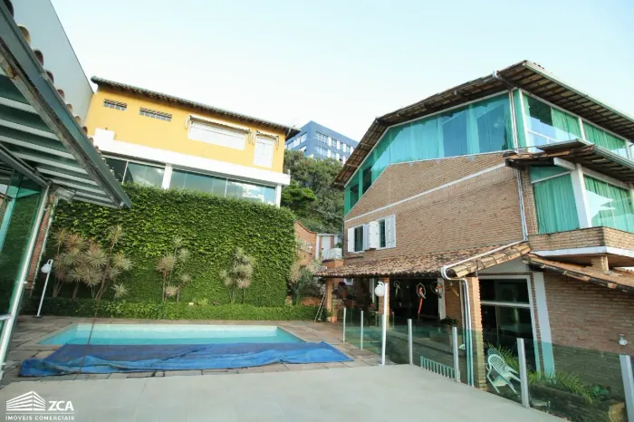 Casa para Aluguel 396m² - 4 quartos, 1 suíte, 5 vagas - Santa Lúcia/BH