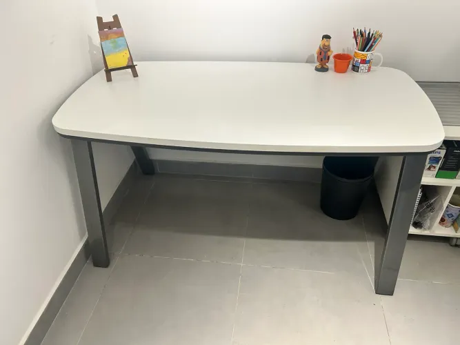 Mesa escritório pés de ferro