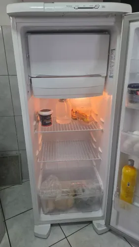 Geladeira Electrolux de uma porta