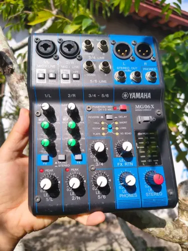 Console Yamaha Mg06x De mistura 100v/240v