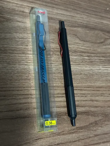 Caneta Uniball Jetstream EDGE 0.38mm preta