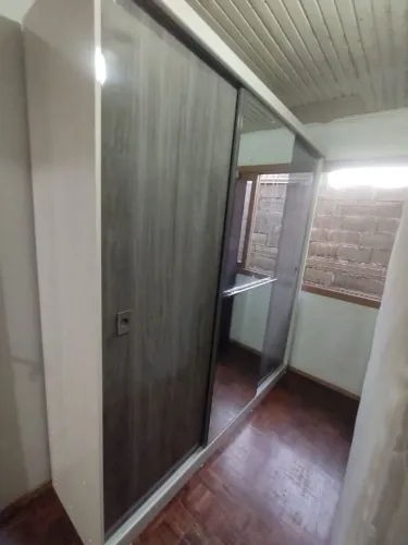 Roupeiro Semi-novo, em MDF, com portas de correr!