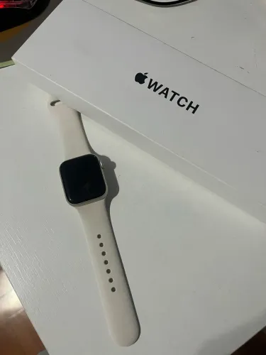 Apple Watch SE (Gen 2) Starlight 40mm GPS