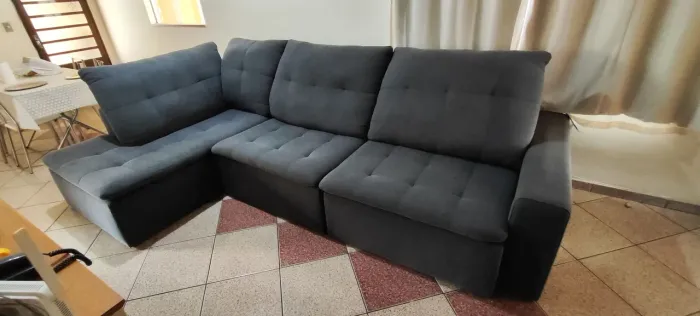 Sofá reclinável e retrátil