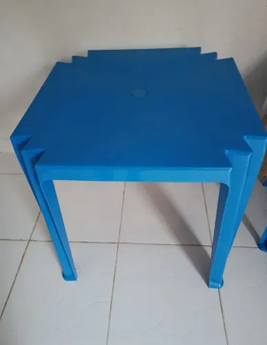 Vende-se mesa de plástico 