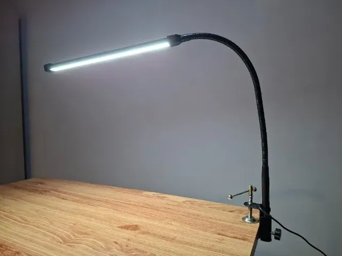 Luminária de Mesa Barra de LED com Presilha - 3 Tons de Luz (Pouco Uso)