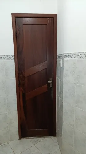Porta de madeira completa 70 x 2.10 com guarnição/alizar