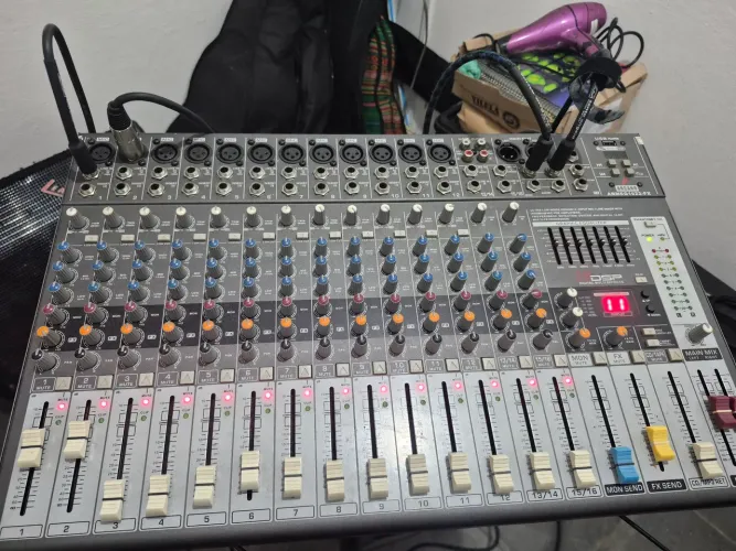 Mesa de som Arcano 1622FX