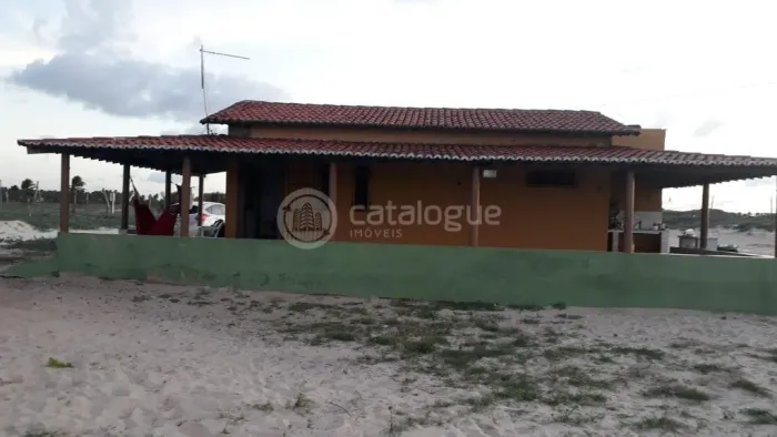 Casa em Zumbi com terreno imenso pra quer pensa em investir