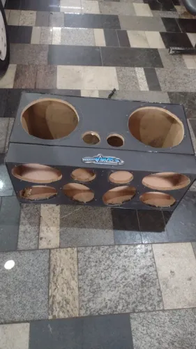 VENDO CAIXA DE SOM AUTOMOTIVO EM MDF 2 GRAVES/6 TRIAXIAL
