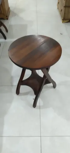 Mesa de Centro/ Canto Redonda, Em Imbuia Envernizada
