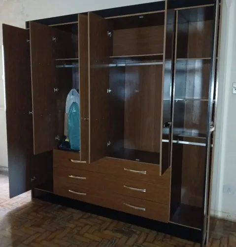 Guarda roupa novo, 6 portas, 6 gavetas. Desmontado, embalado c/ instruções.