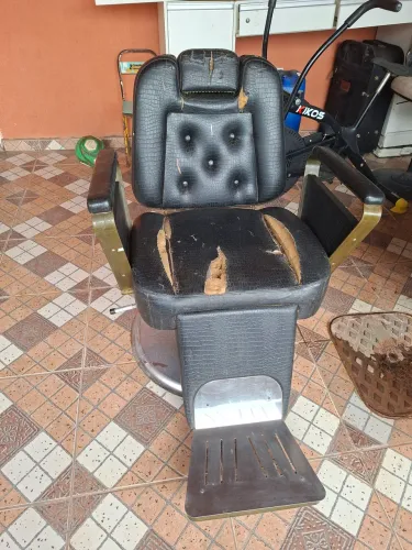 Cadeira Poltrona para Barbeiro Destak Reclinável Hidráulico redonda Preto croco