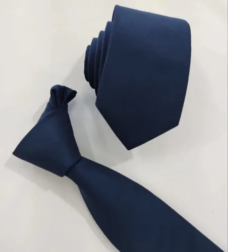 Gravata tradicional azul marinho