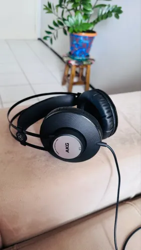 Fone de ouvido over-ear AKG K72 black