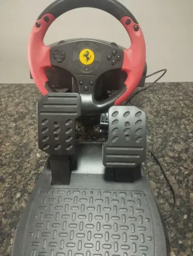 Volante pra PC ou ps3 dá thrustmaster Ferrari