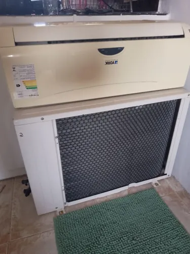 Ar condicionado split York 12.000 btu 220v