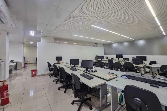 SALA COMERCIAL PARA LOCAÇÃO NO ESTORIL