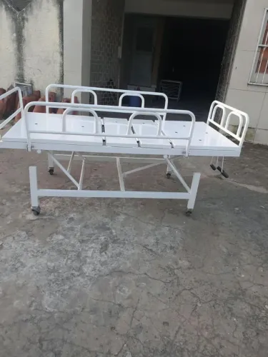 CAMA HOSPITALAR GRANDE COM PINTURA PROFISSIONAL NOVA