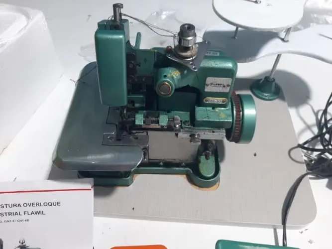 Máquina Overloque Semi Industrial Portátil Flawil novissiva