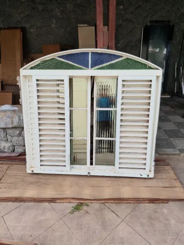 Janela de ferro completa