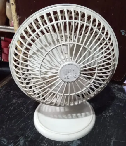 Mini Ventilador USADO De 20 Cm De Parede Para Provador 110 Voltz.