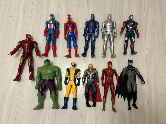 Bonecos Articuláveis Avengers