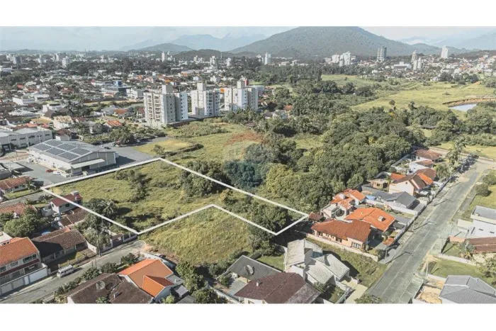 Ótimo terreno para Investimento com 6.045 m²