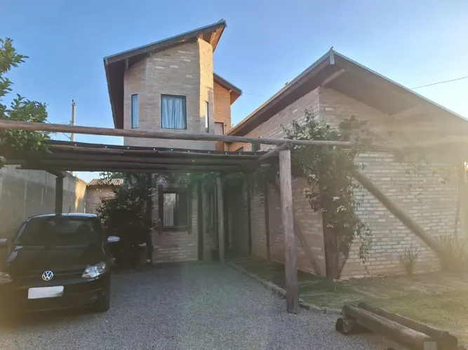 Sobrado com 4 dormitórios à venda, 170 m² por R$ 784.400,00 - Itapecerica - Taubaté/SP