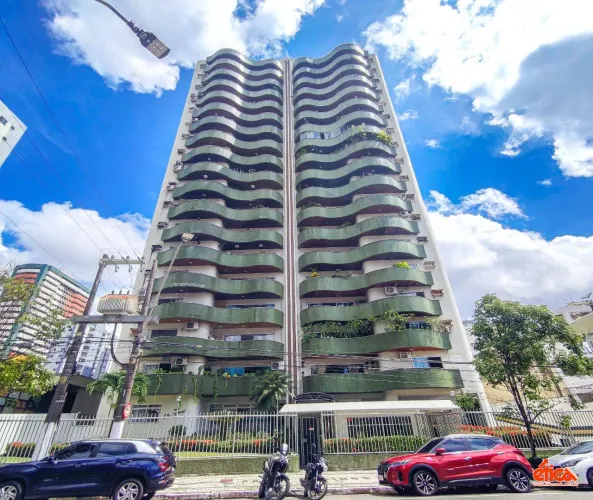 Amplo apartamento no Ed. Palm Springs - 04 quartos( 02 suítes) 225,00 m² de área privativa