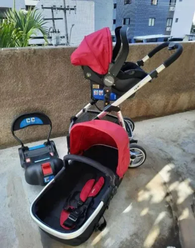 Carro de bebê com bebê conforto completo 