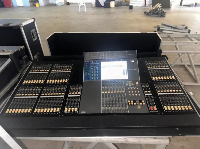 Yamaha M7CL 24 AUX + Flight Case | Excelente Estado