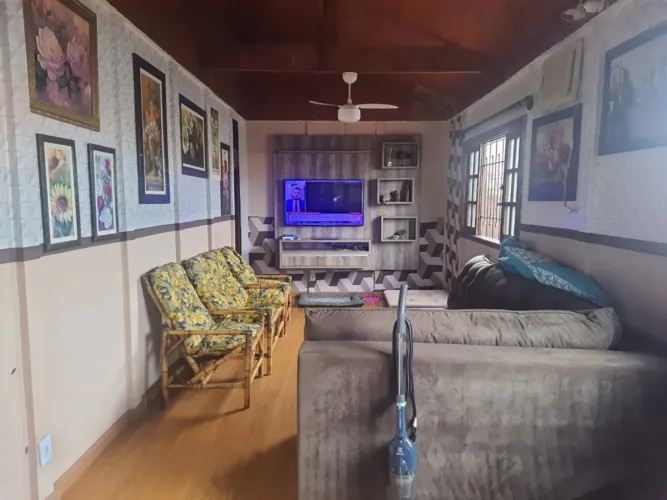 Vendo Casa com 4 quartos na Vila Áurea. ( Poá - Sp)