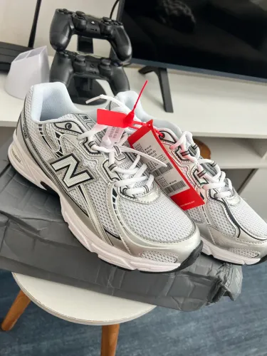New Balance 740