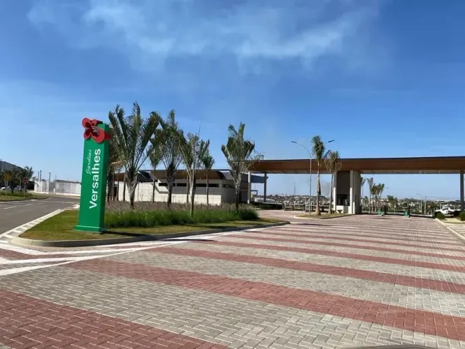 Jardins Versalhes - Lote Quitado de 212 m2 à Venda Aceita permuta