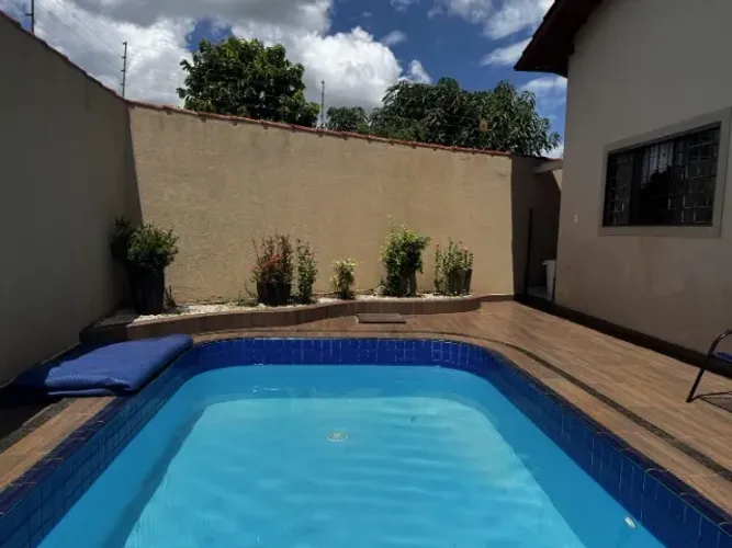 Casa Completa com 3 Quartos, Piscina Aquecida e um lindo Jardim à venda no Jardim Alexandr