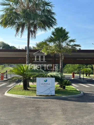 Lote disponível no condomínio Verana