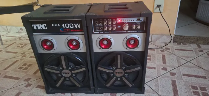 Vendo duas Caixas de som TCR. No estado. Esta ligando... Sem o microfone