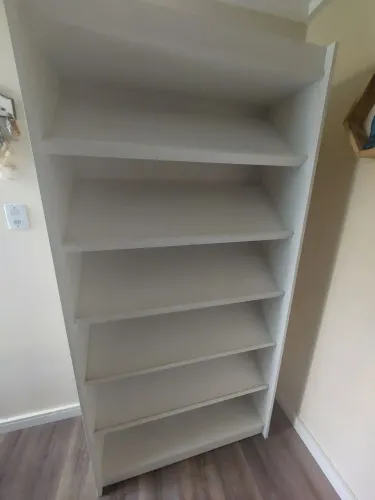 Vende-se sapateira branca sem avaria em ótimo estado