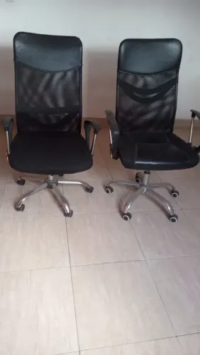 Vendo 2 cadeiras giratórias para escritório