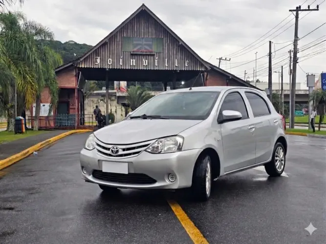 Toyota Etios X 1.3 Flex 16V 5P Mec. 2015