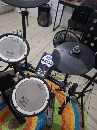 Bateria Roland TD-11 V-Drums excelente estado