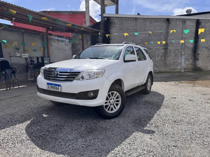 Toyota Hilux SW4 SR 4X2 2.7/2.7 Flex 16V Mec. 2014