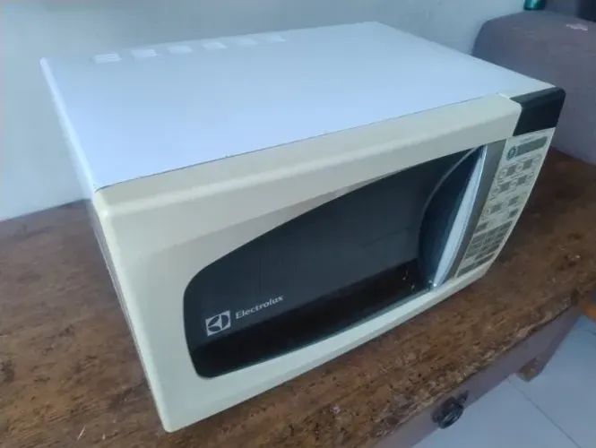 Micro-ondas Electrolux MEF30 20L - com Display Digital e Trava Segurança