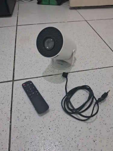Mini Projetor portátil HY300