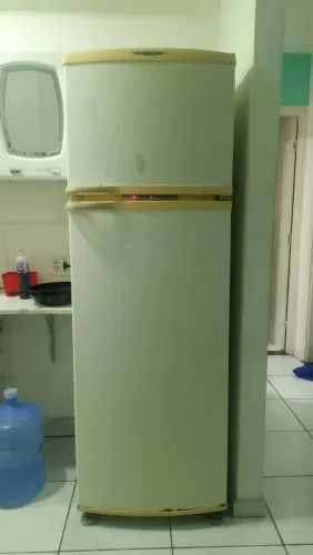 Geladeira Brastemp 370 litros funcionando em perfeito estado